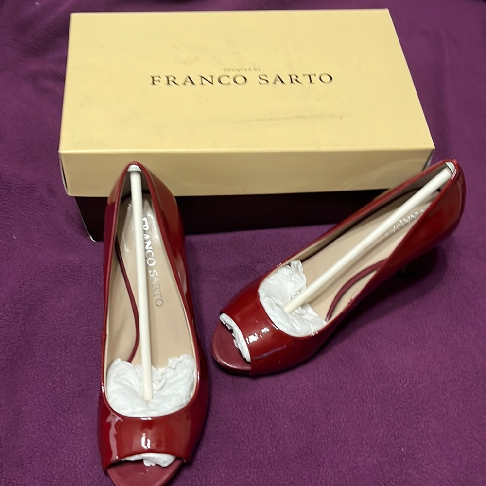 Franco Sarto Burgundy Peep toe pump’s